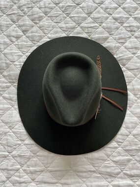 Wyeth Dark Green Felt Fedora Hat with Feather Trim NWT
